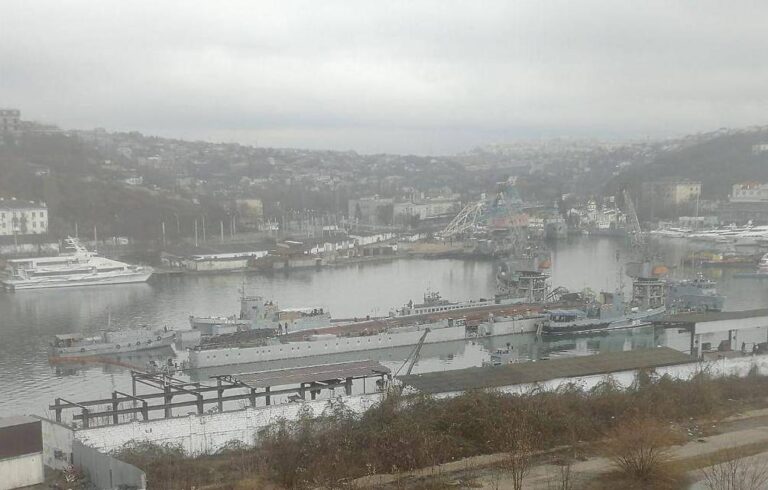 A floating dock with a decommissioned submarine sank in Sevastopol