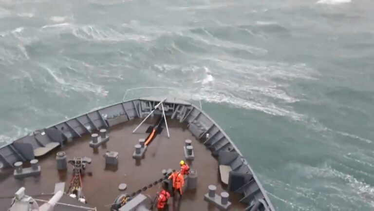 Hard cruise to the U.K: HNLMS Rotterdam struggles in heavy seas