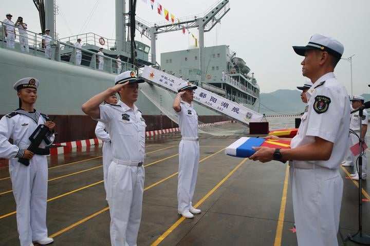 Chinese Navy’s first comprehensive supply ship Poyanghu decommissioned