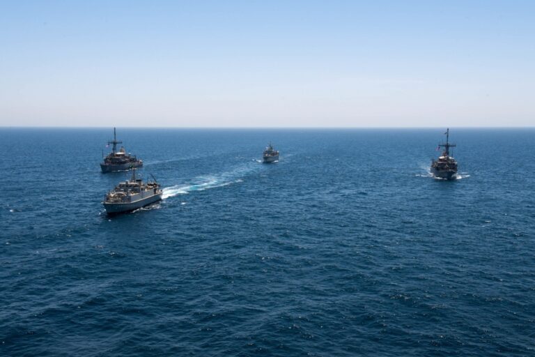 Royal Saudi Navy holds MCM drills with the U.S. and UK naval assets