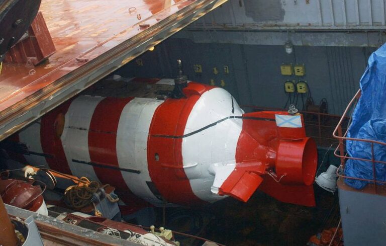 Russian submersible vehicle test-dives to 200m depth after upgrade