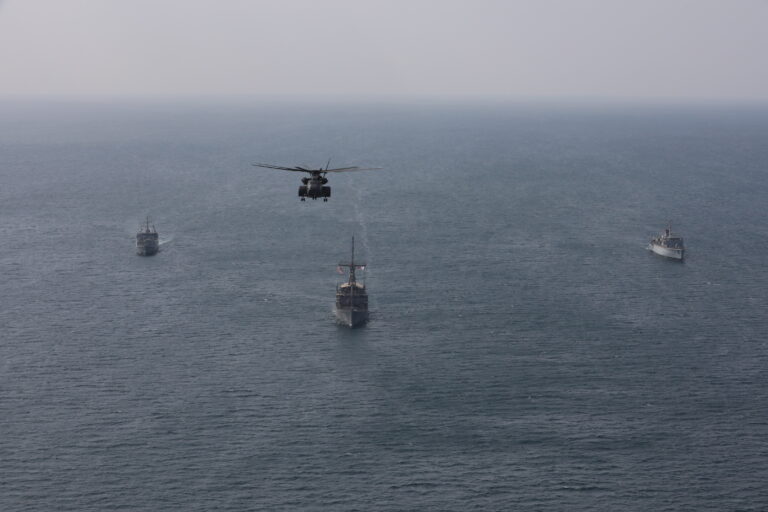 Saudi, UK and U.S. Naval Forces Conduct Mine Countermeasures Training in the Arabian Gulf