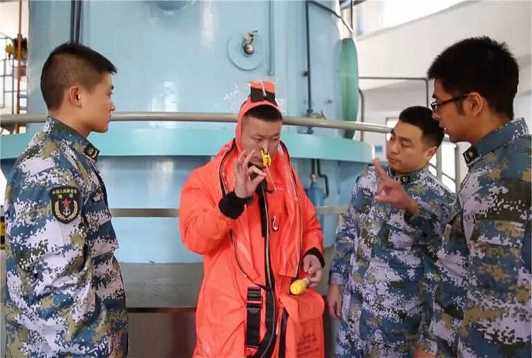 PLA Navy develops submarine emergency escape immersion equipment