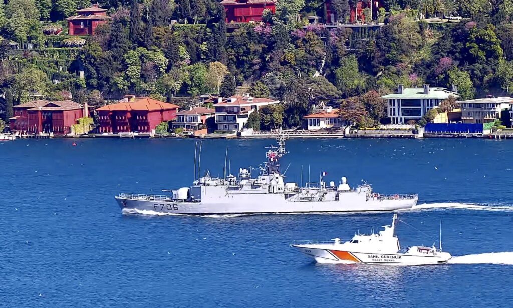 d’estienne d’orves-class corvette commandant birot f796 transiting istanbul strait on may 11, towards the black sea (image: https://twitter.com/egetulca)